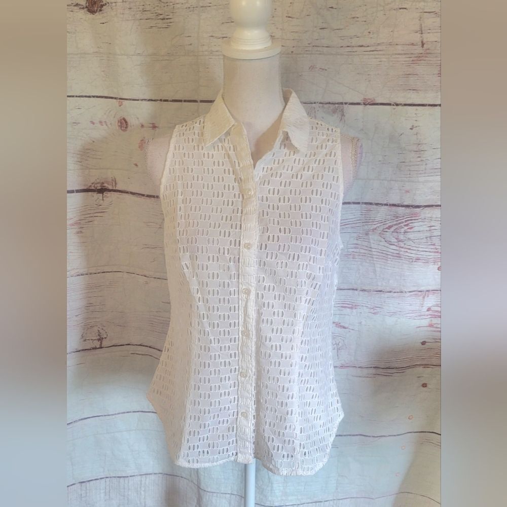Ann Taylor Sleeveless Cut Out Button Front Tank Size 6 NWT‎